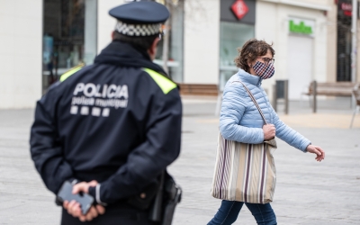 Primer dia a Sabadell d'ús obligatori de les mascaretes a l'espai públic | Roger Benet
